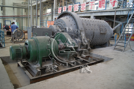 磨礦車間現(xiàn)場,磨礦現(xiàn)場,球磨機,小型球磨機,球磨機設(shè)備